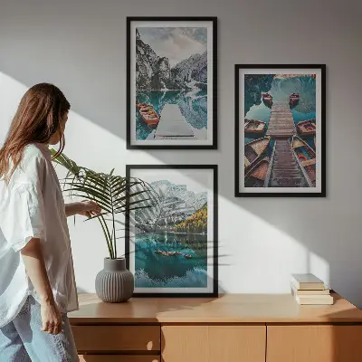 Composição de quadros moderna com paisagem de lago, pontes e montanhas