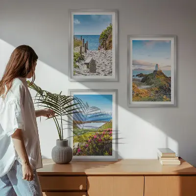 Conjunto de quadros para sala de estar com estampas de praia, farol, montanhas e flores
