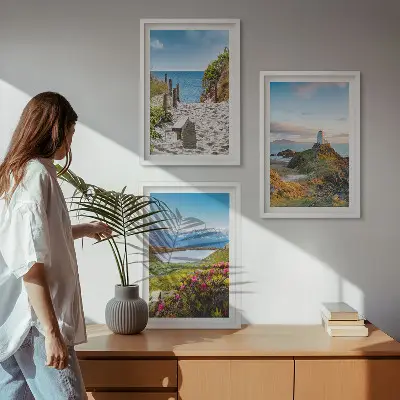 Conjunto de quadros para sala de estar com estampas de praia, farol, montanhas e flores