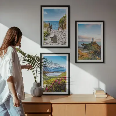 Conjunto de quadros para sala de estar com estampas de praia, farol, montanhas e flores