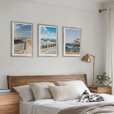 Conjunto de quadros decorativos modernos passarela de madeira na praia com penhascos