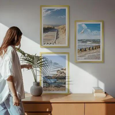 Conjunto de quadros decorativos modernos passarela de madeira na praia com penhascos