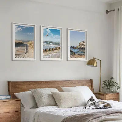 Conjunto de quadros decorativos modernos passarela de madeira na praia com penhascos