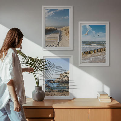 Composição de quadros moderna passarela de madeira na praia, penhascos