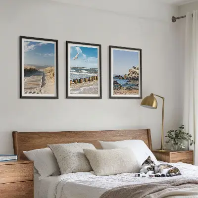 Conjunto de quadros decorativos modernos passarela de madeira na praia com penhascos