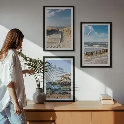 Conjunto de quadros decorativos modernos passarela de madeira na praia com penhascos