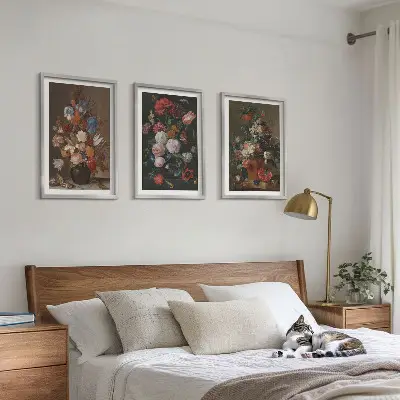 Composição de quadros moderna com arranjos de flores em vasos