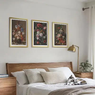 Composição de quadros moderna com arranjos de flores em vasos