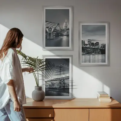 Conjunto de quadros para sala de estar com tema de pontes e arquitetura urbana em tons de cinza