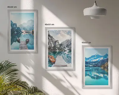 Composição de quadros moderna com barcos em lagos de montanha
