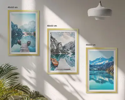 Composição de quadros moderna com barcos em lagos de montanha