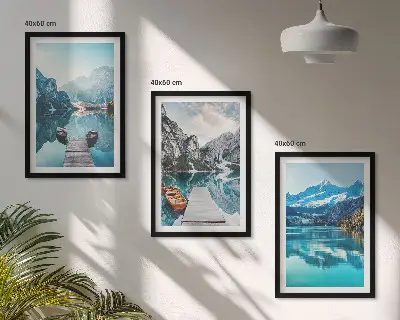 Composição de quadros moderna com barcos em lagos de montanha