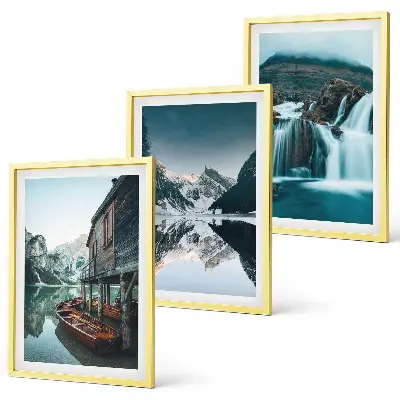 Conjunto de 3 quadros com moldura de paisagens montanhosas com cachoeira e lago