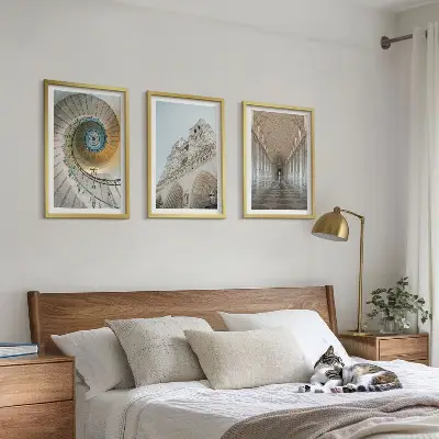 Conjunto de 3 quadros com moldura estampa de escada em espiral da fachada da catedral