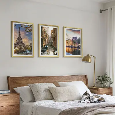 Conjunto de quadros para sala de estar com estampas da Torre Eiffel, Veneza e canais de Amsterdã
