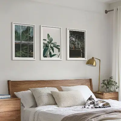 Composição de quadros moderna com folhas verdes na janela