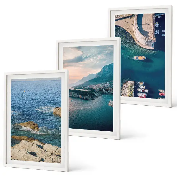 Conjunto de 3 quadros com moldura com vistas para o mar, falésias e portos