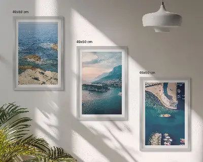 Conjunto de 3 quadros com moldura com vistas para o mar, falésias e portos