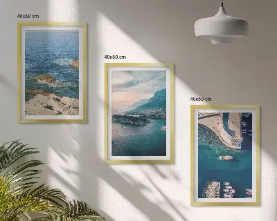 Conjunto de 3 quadros com moldura com vistas para o mar, falésias e portos