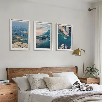 Conjunto de 3 quadros com moldura com vistas para o mar, falésias e portos