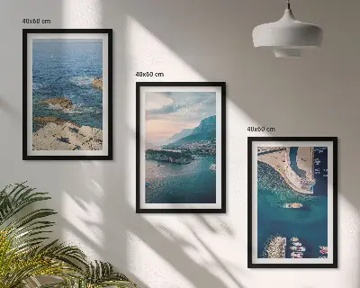 Conjunto de 3 quadros com moldura com vistas para o mar, falésias e portos