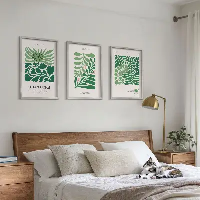 Conjunto de 3 quadros com moldura estampa de formas de plantas com folhas verdes