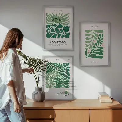 Conjunto de 3 quadros com moldura estampa de formas de plantas com folhas verdes
