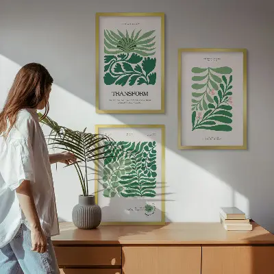 Conjunto de 3 quadros com moldura estampa de formas de plantas com folhas verdes