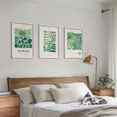 Conjunto de 3 quadros com moldura estampa de formas de plantas com folhas verdes