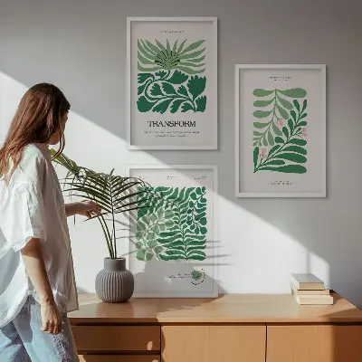 Conjunto de 3 quadros com moldura estampa de formas de plantas com folhas verdes