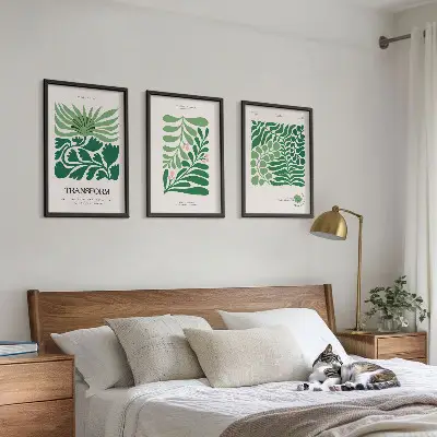 Conjunto de 3 quadros com moldura estampa de formas de plantas com folhas verdes