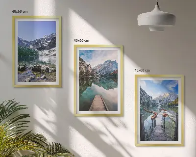 Composição de quadros moderna montanhas, lagos e píeres de madeira