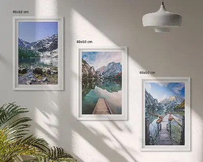 Composição de quadros moderna montanhas, lagos e píeres de madeira