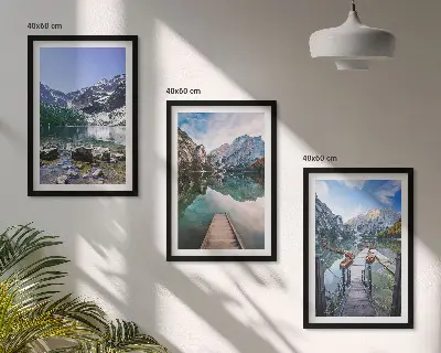 Composição de quadros moderna montanhas, lagos e píeres de madeira