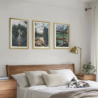 Conjunto de 3 quadros com moldura com paisagem de ponte, floresta, lago, barcos e montanhas
