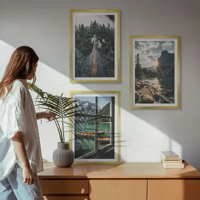 Conjunto de 3 quadros com moldura com paisagem de ponte, floresta, lago, barcos e montanhas