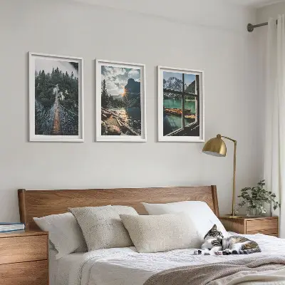 Conjunto de 3 quadros com moldura com paisagem de ponte, floresta, lago, barcos e montanhas