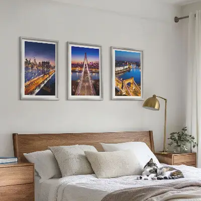 Composição de quadros moderna com cidades à noite, pontes e rios
