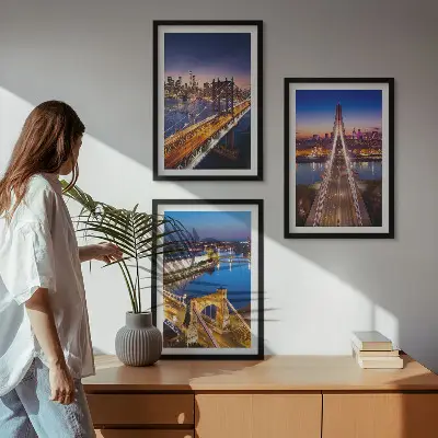 Composição de quadros moderna com cidades à noite, pontes e rios