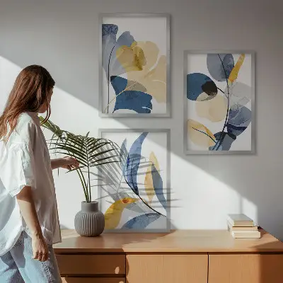 Conjunto de 3 quadros com moldura com motivos de plantas em aquarela