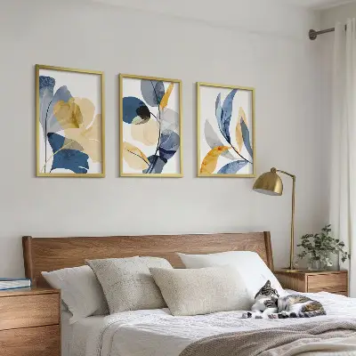 Conjunto de 3 quadros com moldura com motivos de plantas em aquarela