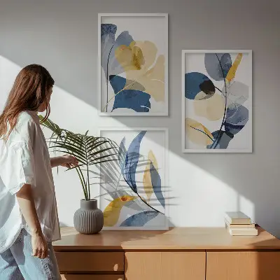 Conjunto de 3 quadros com moldura com motivos de plantas em aquarela