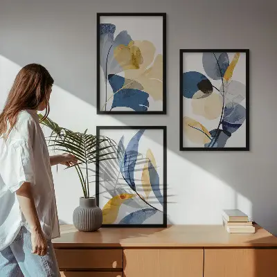 Conjunto de 3 quadros com moldura com motivos de plantas em aquarela