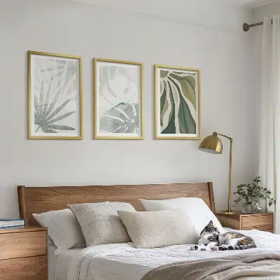 Conjunto de quadros para sala de estar com estampas de folhas de plantas em tons de verde e cinza