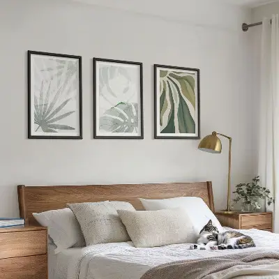 Conjunto de quadros para sala de estar com estampas de folhas de plantas em tons de verde e cinza