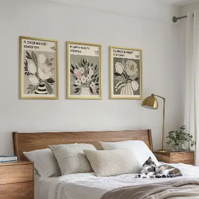 Composição de quadros moderna com arranjos florais retrô