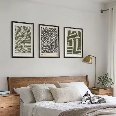 Conjunto de 3 quadros com moldura com padrões, linhas e formas em verde