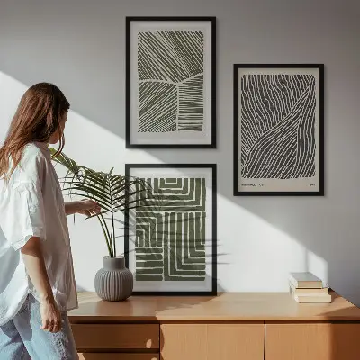 Conjunto de 3 quadros com moldura com padrões, linhas e formas em verde
