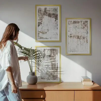 Conjunto de 3 quadros com moldura com padrões abstratos em branco e marrom