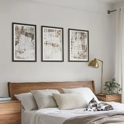 Conjunto de 3 quadros com moldura com padrões abstratos em branco e marrom